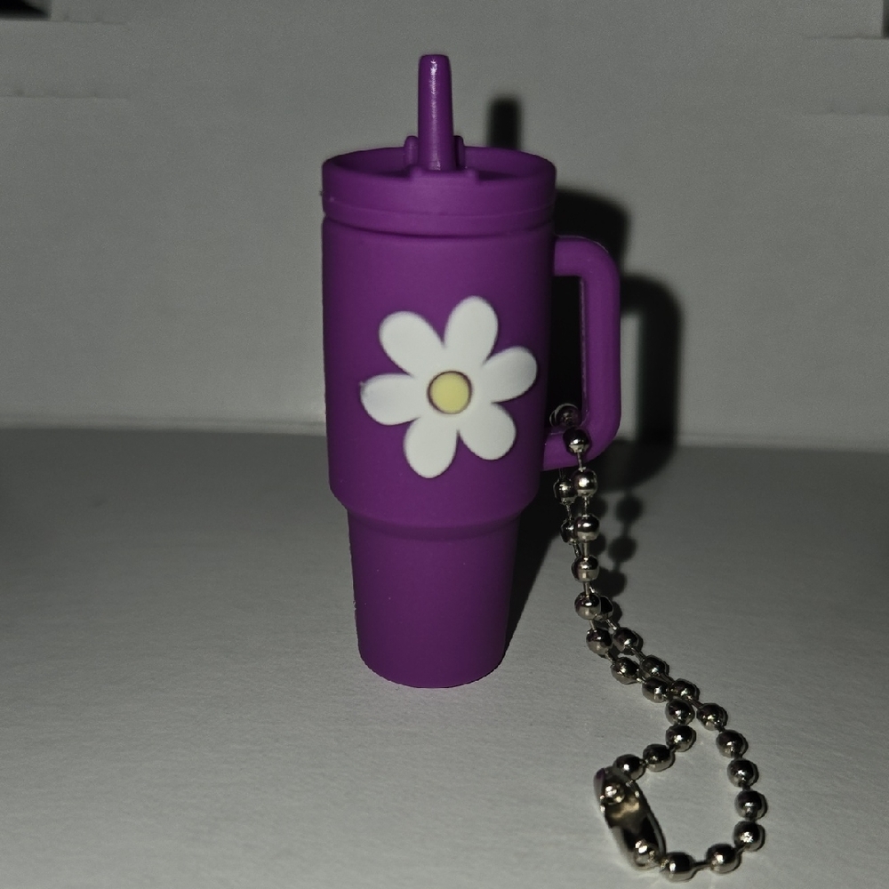 Purple Tumbler Keychain with Daisy Design